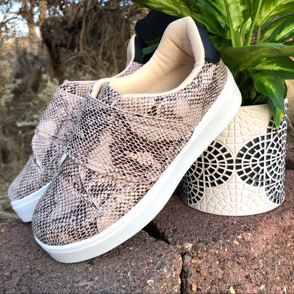 New! Snake Print Platform Sneaker with Velcro - Picture 3 of 10